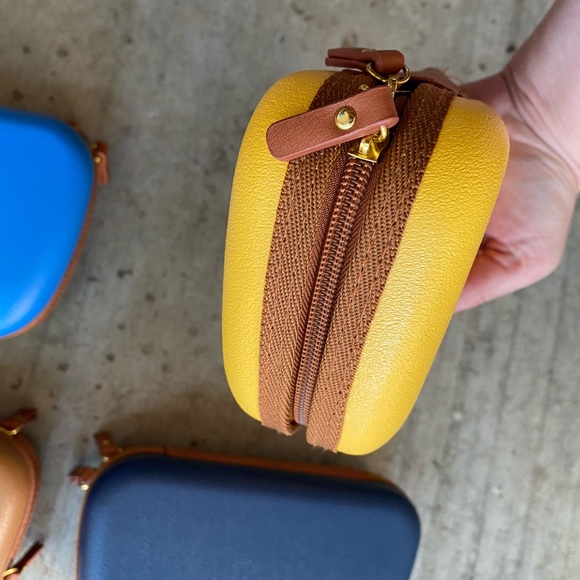 BRICS | Toiletry Case-Exclusive for Qatar Airways Hard Case - Picture 5 of 7